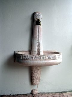 Brunnen an der Filialkirche Gols