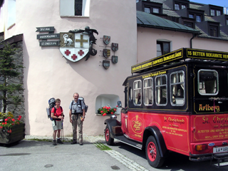 Vor dem Arlberg Hospiz